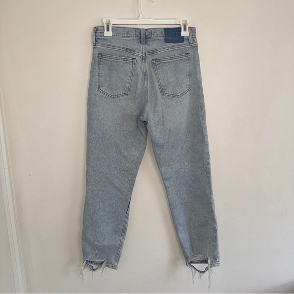 Abercrombie and Fitch The Mom High Rise Light Wash 27/4 Reg - Picture 4 of 6